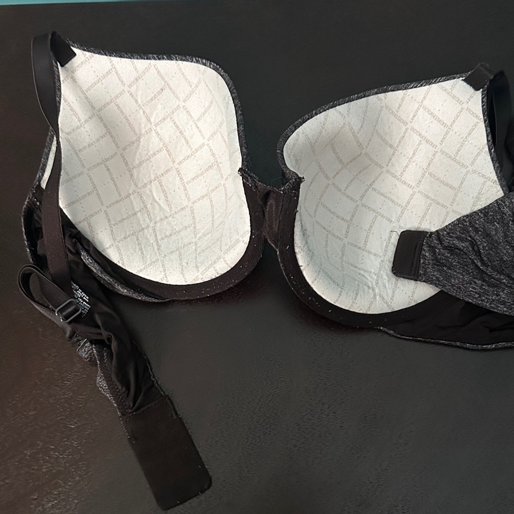 VS T-shirt Charcoal Padded Bra - Picture 2 of 3